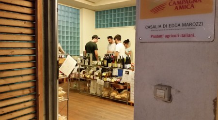 Scegliere i prodotti tipici locali....